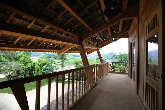 Hà Giang - Hành lang, khoảng trống và mái nhà được thiết kế như cánh chim nhạn